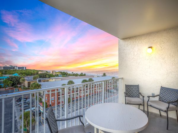 Cocoa Beach Condo 1023037