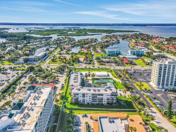 Cocoa Beach Condo 1023040
