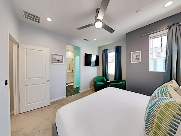Imperial Beach Beautiful 3 Bedroom Corner Townhome