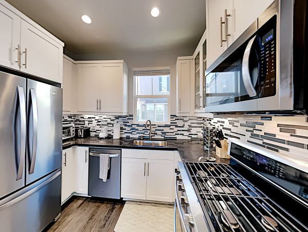 Imperial Beach Beautiful 3 Bedroom Corner Townhome