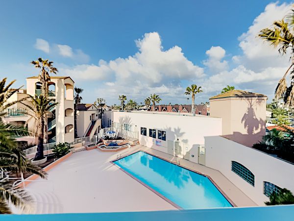 Oceanfront 2 Bedroom Condo in Imperial Beach Sleeps 6