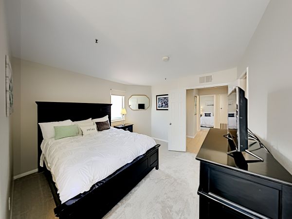 Oceanfront 2 Bedroom Condo in Imperial Beach Sleeps 6