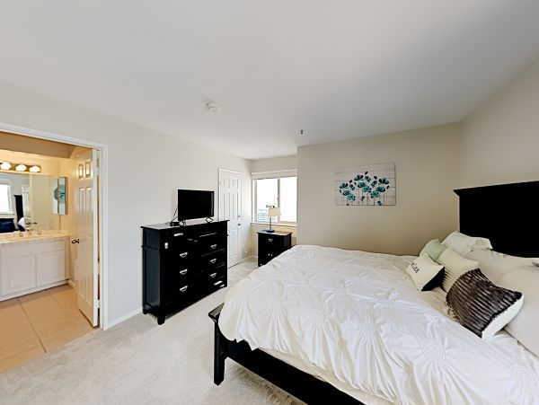 Oceanfront 2 Bedroom Condo in Imperial Beach Sleeps 6