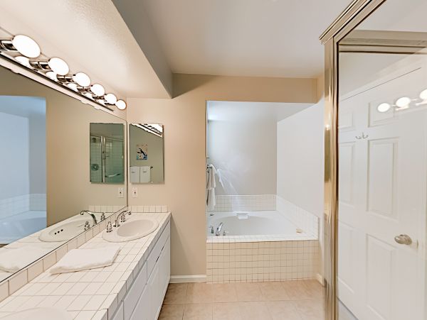 Oceanfront 2 Bedroom Condo in Imperial Beach Sleeps 6