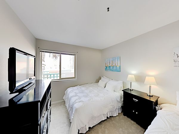 Oceanfront 2 Bedroom Condo in Imperial Beach Sleeps 6