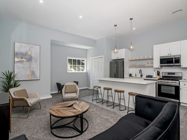 Gorgeous 2 Bedroom Top Floor Rental Sleeps 8