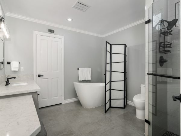 Gorgeous 2 Bedroom Top Floor Rental Sleeps 8