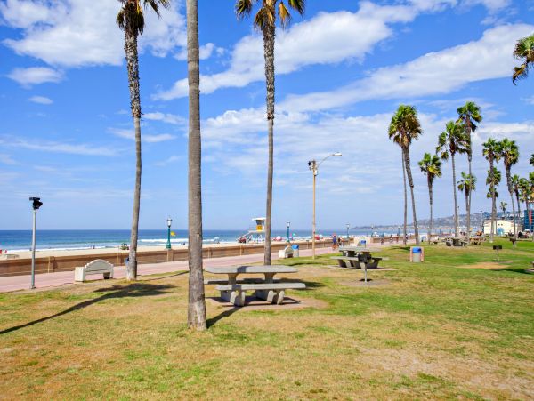Gorgeous 2 Bedroom Top Floor Rental Sleeps 8
