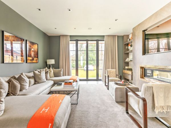 Nine Bedroom Luxury Vacation Pool Villa in the Hamptons