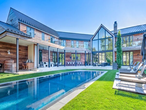 Nine Bedroom Luxury Vacation Pool Villa in the Hamptons