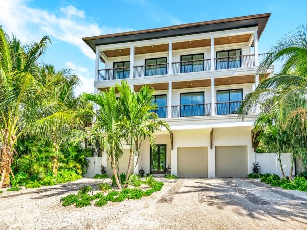 Nine Bedroom Luxury Vacation Villa in Bradenton Beach