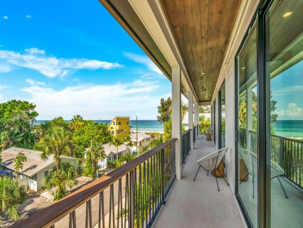 Nine Bedroom Luxury Vacation Villa in Bradenton Beach