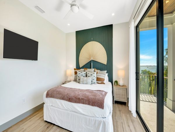 Nine Bedroom Luxury Vacation Villa in Bradenton Beach