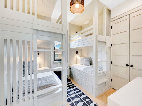 Nine Bedroom Luxury Vacation Villa in Bradenton Beach
