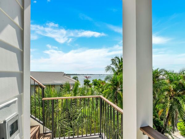 Nine Bedroom Luxury Vacation Villa in Bradenton Beach