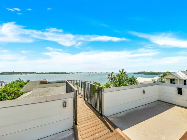 Nine Bedroom Luxury Vacation Villa in Bradenton Beach