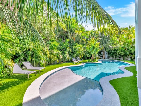 Nine Bedroom Luxury Vacation Villa in Bradenton Beach