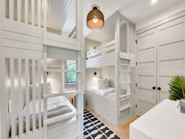 Nine Bedroom Luxury Vacation Villa in Bradenton Beach