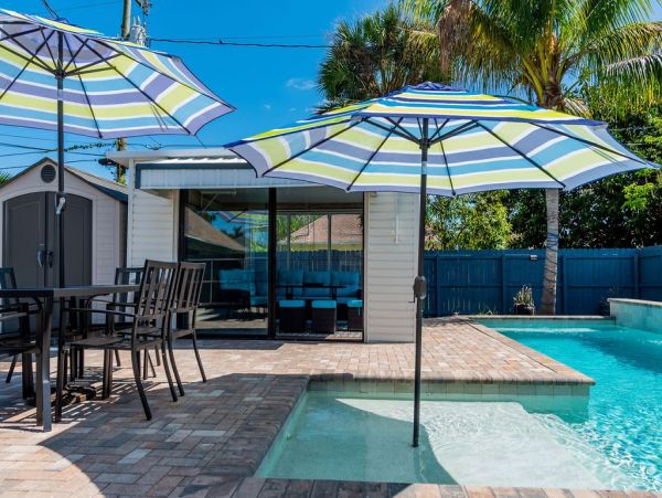 Naples Vacation Cottage with Private Saltwater Pool 5 Guests