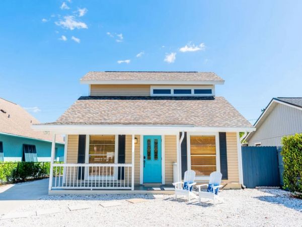 Naples Vacation Cottage with Private Saltwater Pool 5 Guests