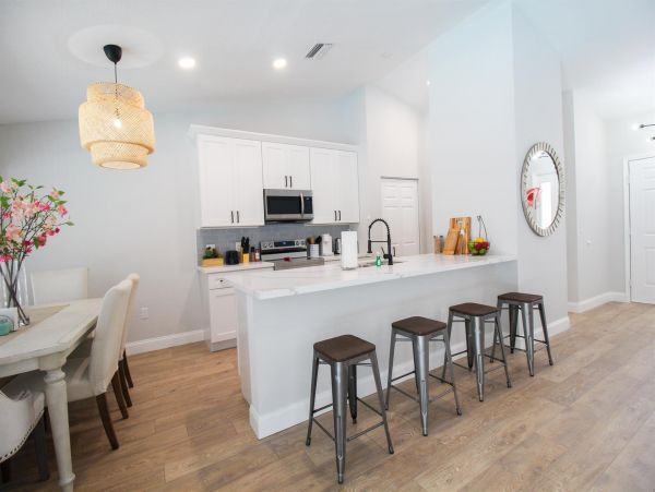 Chic Coastal 3 Bedroom Home with Pool in Port Charlotte