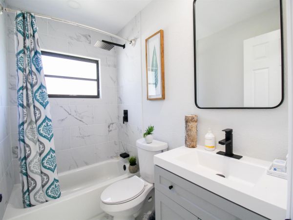 Chic Coastal 3 Bedroom Home with Pool in Port Charlotte