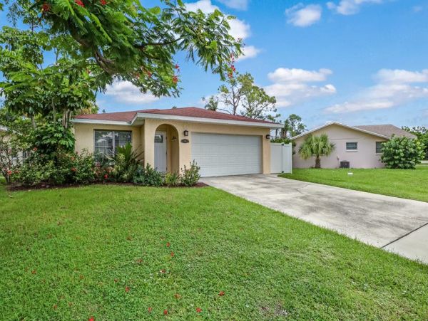Naples Three Bedroom Vacation Pool Home