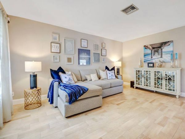 Naples Three Bedroom Vacation Pool Home