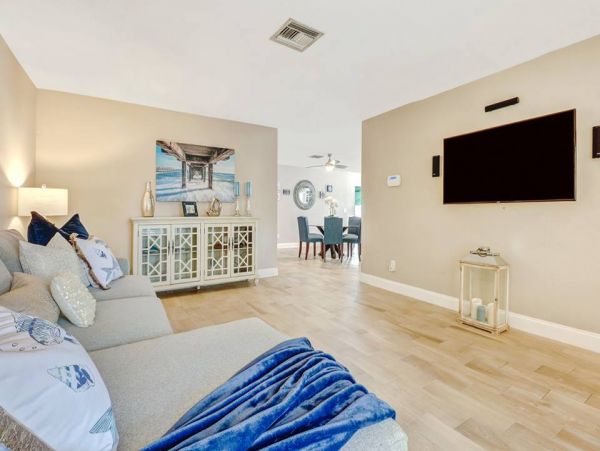 Naples Three Bedroom Vacation Pool Home
