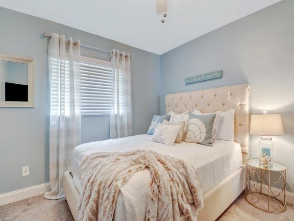 Naples Three Bedroom Vacation Pool Home