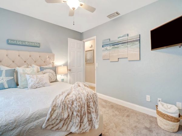 Naples Three Bedroom Vacation Pool Home