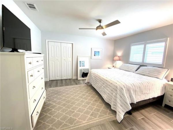 Three Bedroom Vacation Home with Pool in Naples