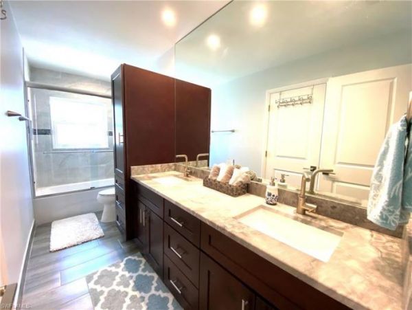 Three Bedroom Vacation Home with Pool in Naples