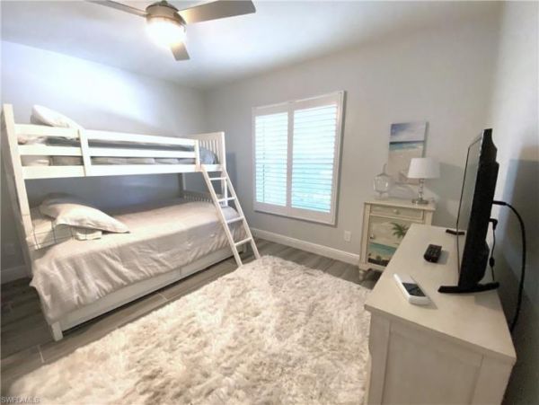Three Bedroom Vacation Home with Pool in Naples