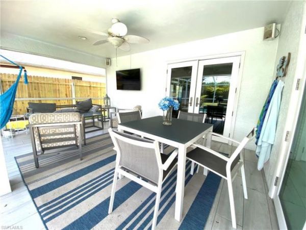Three Bedroom Vacation Home with Pool in Naples