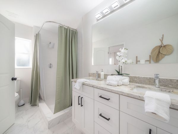 Updated luxury home in Premium location