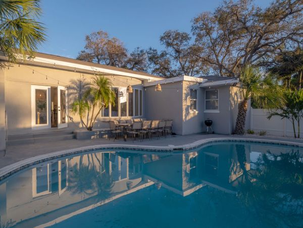 Updated luxury home in Premium location