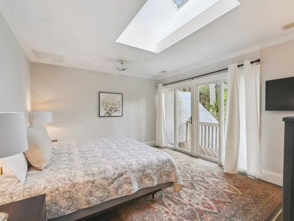 Tranquil 5-Bedroom Retreat with Resort Amenities in Hilton Head