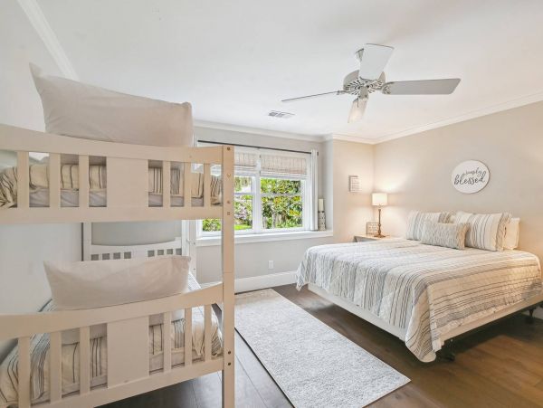 Tranquil 5-Bedroom Retreat with Resort Amenities in Hilton Head