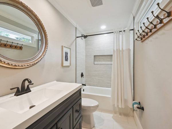 Tranquil 5-Bedroom Retreat with Resort Amenities in Hilton Head