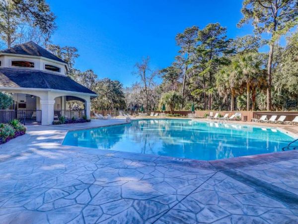 Tranquil 5-Bedroom Retreat with Resort Amenities in Hilton Head