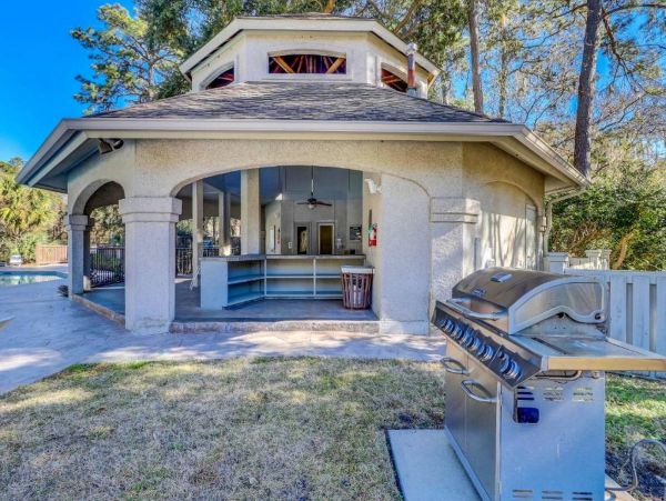 Tranquil 5-Bedroom Retreat with Resort Amenities in Hilton Head