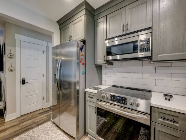Three Bedroom Unit Walk to Beach Sleeps 8