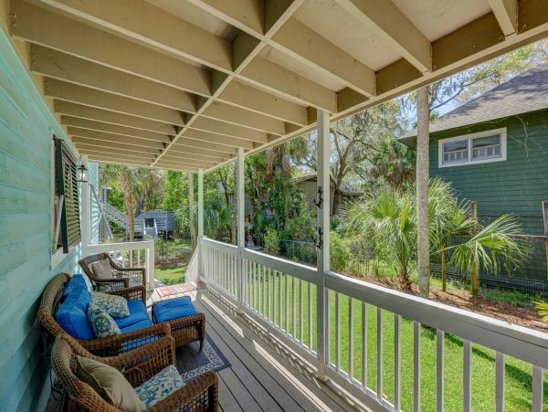 Three Bedroom Unit Walk to Beach Sleeps 8