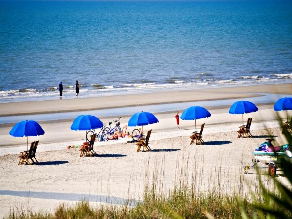 Three Bedroom Unit Walk to Beach Sleeps 8