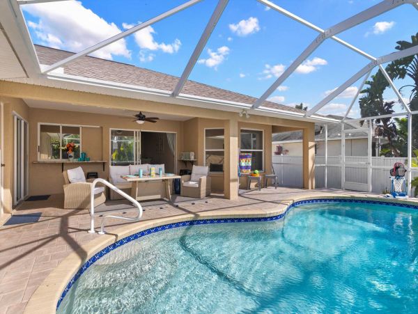 Four Bedroom Home with Private Pool in Cape Coral Sleeps 11