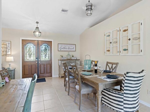 Four Bedroom Home with Private Pool in Cape Coral Sleeps 11