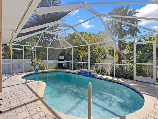 Four Bedroom Home with Private Pool in Cape Coral Sleeps 11