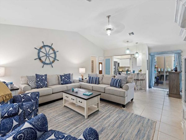 Four Bedroom Home with Private Pool in Cape Coral Sleeps 11