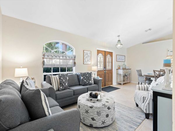 Four Bedroom Home with Private Pool in Cape Coral Sleeps 11